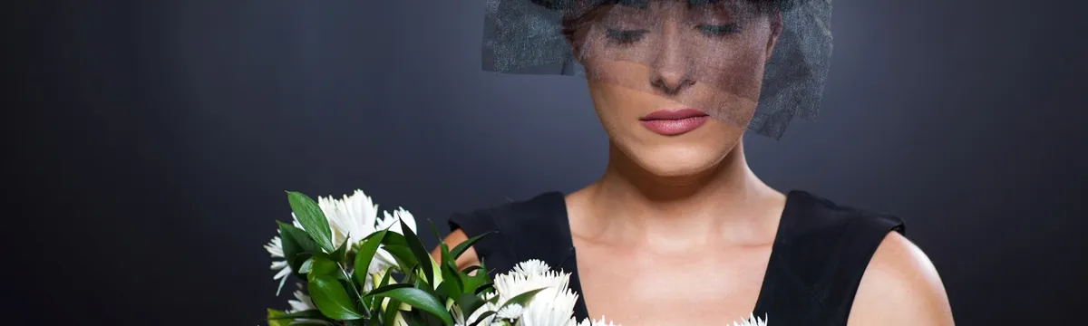 Begravning klädsel kvinna – vad är lämpligt?