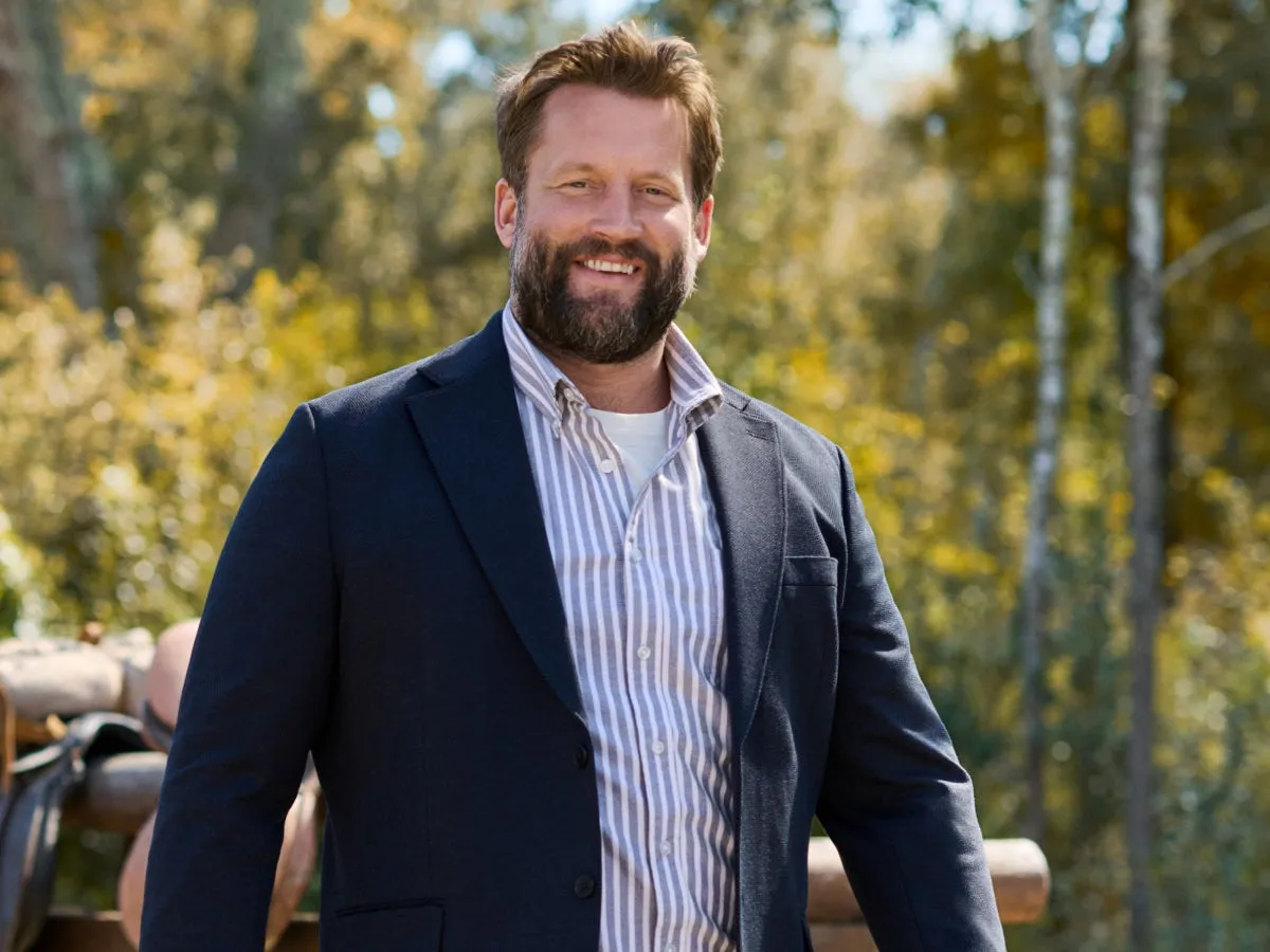 Business casual för herr – plagg som fungerar varje dag